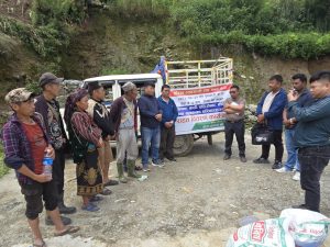 होटल व्यवसायी संघ रोल्पाद्वारा भित्रीगाम पहिरोपीडित परिवारलाई राहत